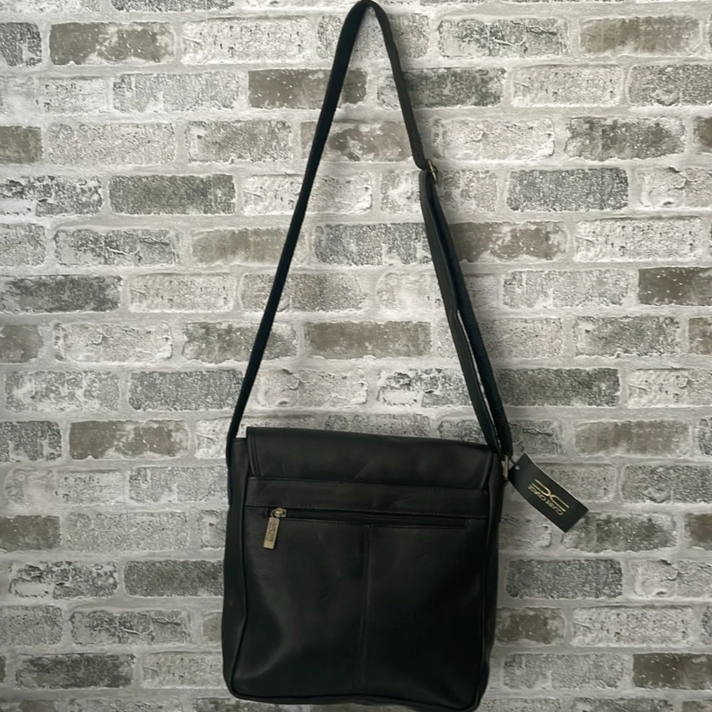 Claire Chase Black Leather Versailles Man Bag Columbia South America